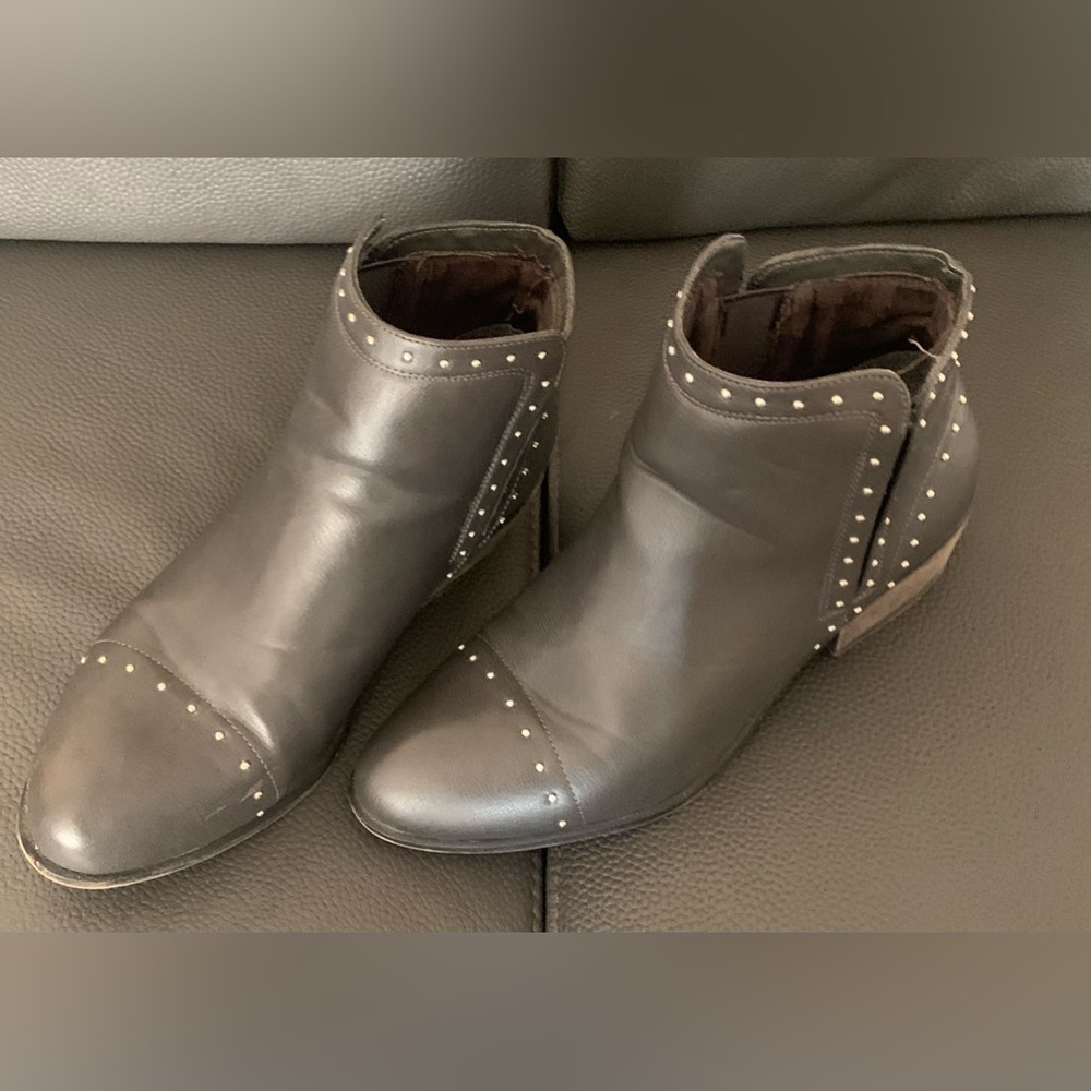 women’s size 9 grey studded booties